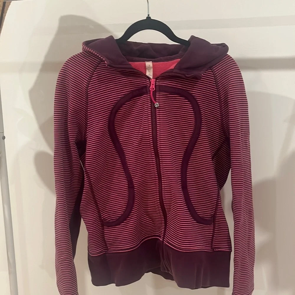 Lululemon Women’s Pink Striped Scuba Hoodie w/Thumb Holes, Size B6 - Picture 1 of 4